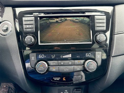 Used 2018 Nissan Rogue SV image 14