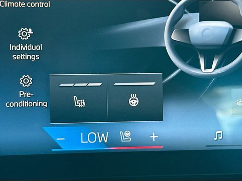 Certified 2025 BMW 330i Sedan w/ M Sport Package image 20