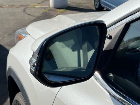 Certified 2019 Toyota Highlander LE AWD/4WD image 8