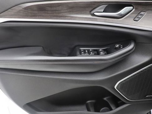 Used 2023 Jeep Grand Cherokee 4WD 4xe image 15