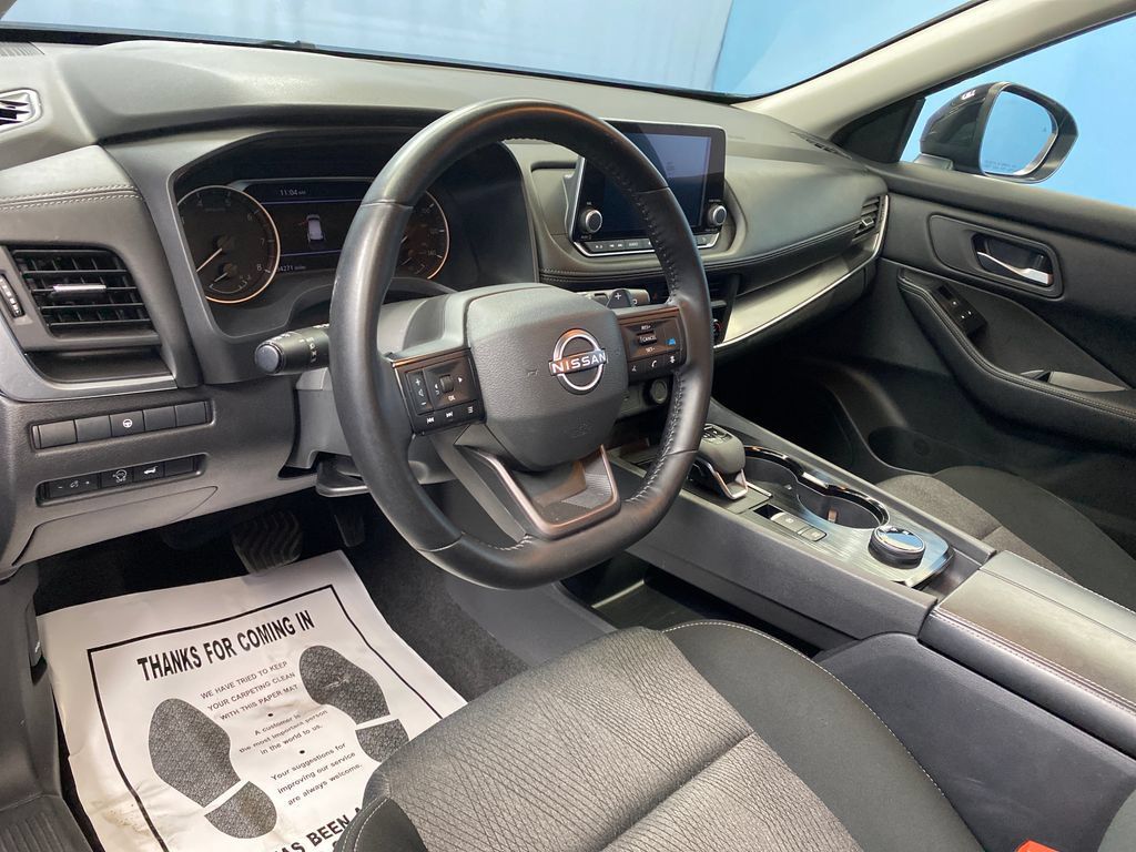 Used 2025 Nissan Rogue SV AWD/4WD image 10