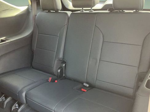 Used 2026 Chevrolet Traverse LT image 15