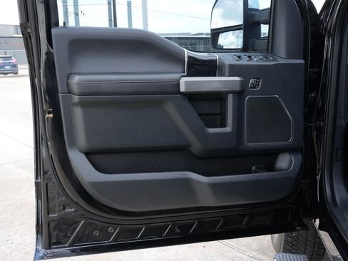 Used 2022 Ford F250 Platinum image 18