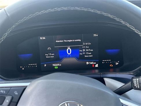 Used 2022 Volkswagen Taos SE w/ Panoramic Sunroof Package image 4