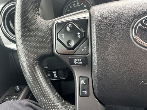 Used 2021 Toyota Tacoma TRD Off-Road w/ Technology Package AWD/4WD image 19