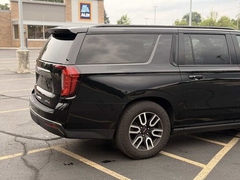 Used 2021 GMC Yukon XL AT4 w/ AT4 Premium Plus Package AWD/4WD image 7