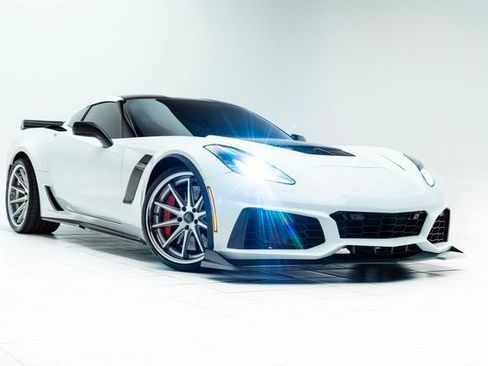 Used 2016 Chevrolet Corvette Z06 w/ 3LZ Preferred Equipment Group image 5