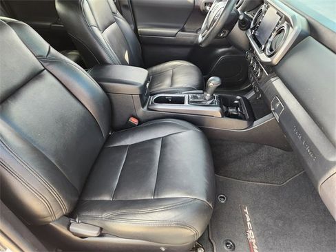 Used 2021 Toyota Tacoma TRD Off-Road image 15