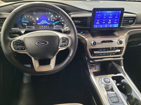 Used 2022 Ford Explorer XLT w/ Equipment Group 202A AWD/4WD image 22