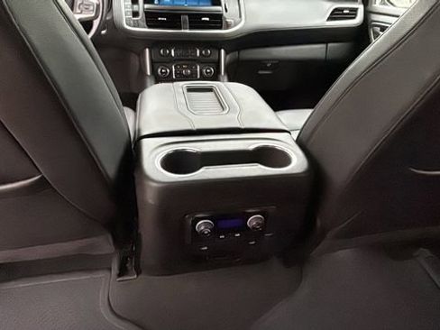 Used 2024 Chevrolet Suburban LT image 20