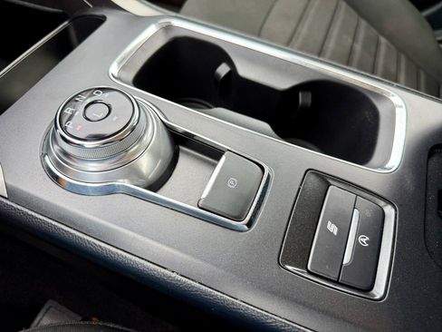 Used 2020 Ford Fusion SE FWD image 28