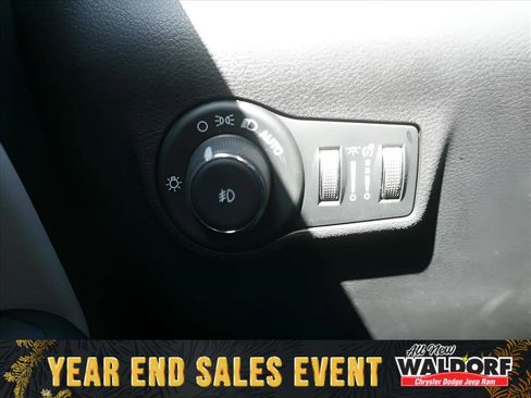 Used 2024 Jeep Compass Limited image 16