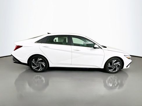 New 2026 Hyundai Elantra Limited image 4