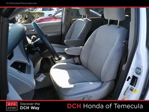 Used 2018 Toyota Sienna LE image 17
