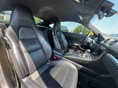 Used 2022 Porsche 718 Cayman RWD image 23