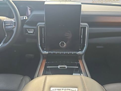 Used 2025 GMC Yukon Denali image 11