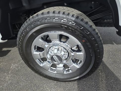 Used 2025 Ford F250 Lariat w/ Chrome Package image 43