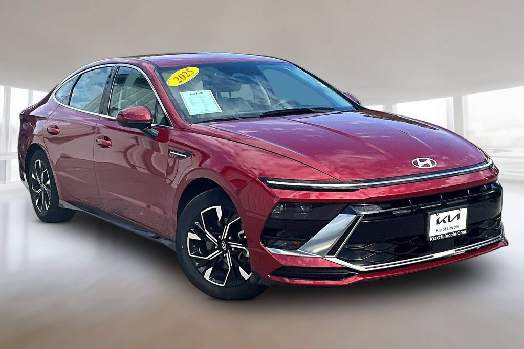 Used 2025 Hyundai Sonata SEL FWD image 3