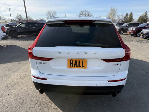 Used 2018 Volvo XC60 T5 Momentum w/ Vision Package image 5