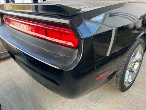 Used 2013 Dodge Challenger SXT image 4