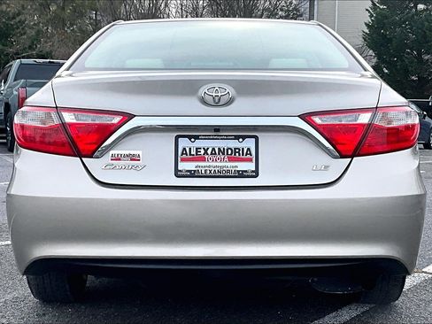Used 2016 Toyota Camry LE image 4