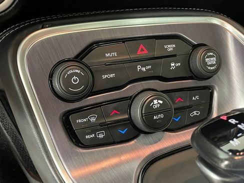 Used 2018 Dodge Challenger R/T w/ Driver Convenience Group RWD image 9