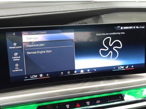 Used 2023 BMW 740i image 43