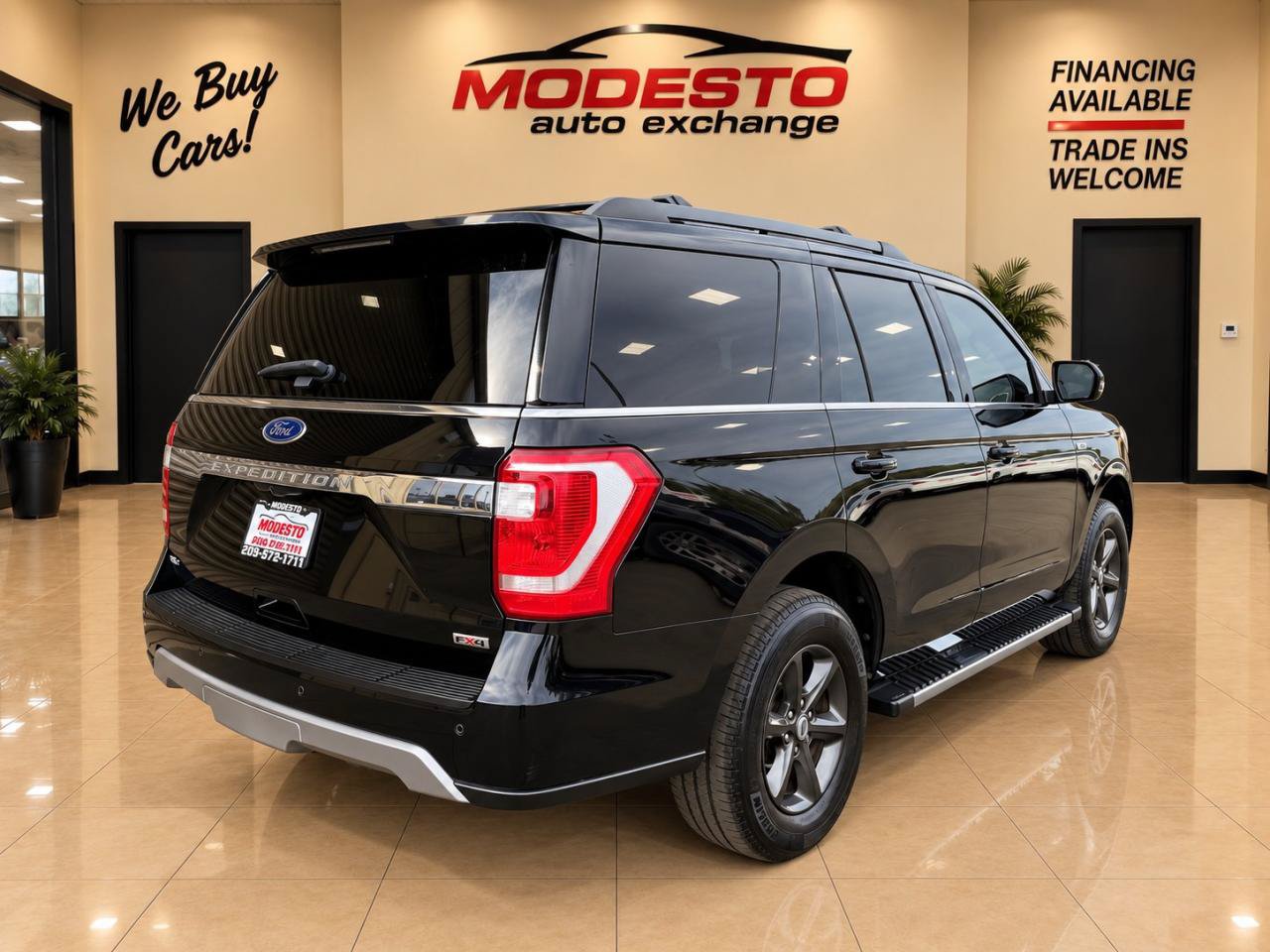 Used 2019 Ford Expedition XLT w/ Equipment Group 202A AWD/4WD image 3