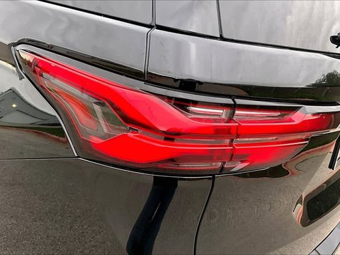 Used 2023 Chevrolet Traverse High Country AWD/4WD image 29