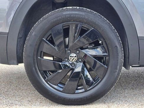 Used 2025 Volkswagen Atlas SE FWD image 32