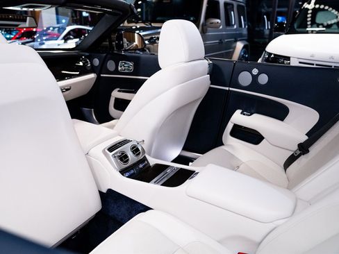 Used 2019 Rolls-Royce Dawn image 15