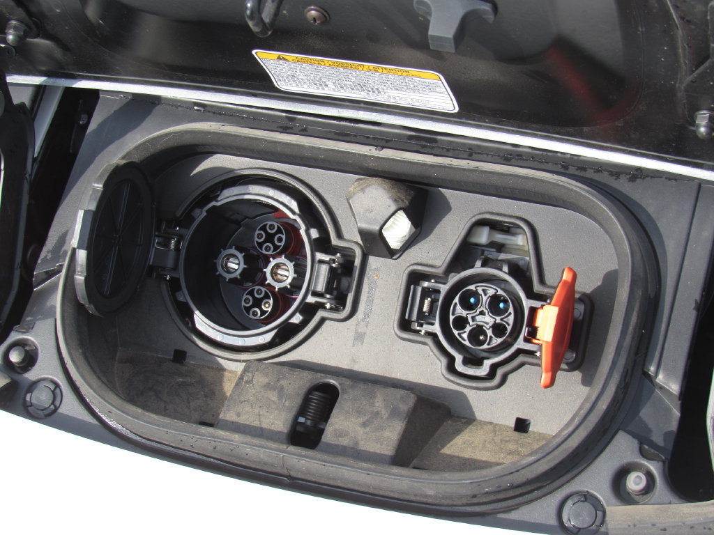 Used 2025 Nissan Leaf S FWD image 8