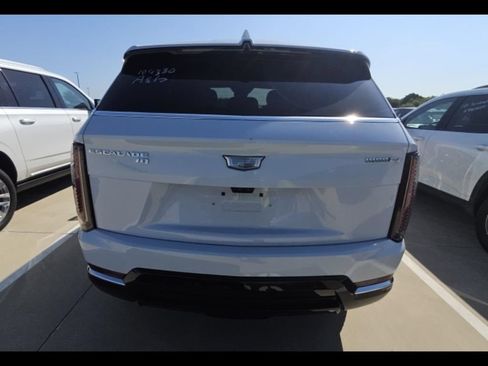 Used 2026 Cadillac Escalade IQ Luxury 2 AWD/4WD image 6