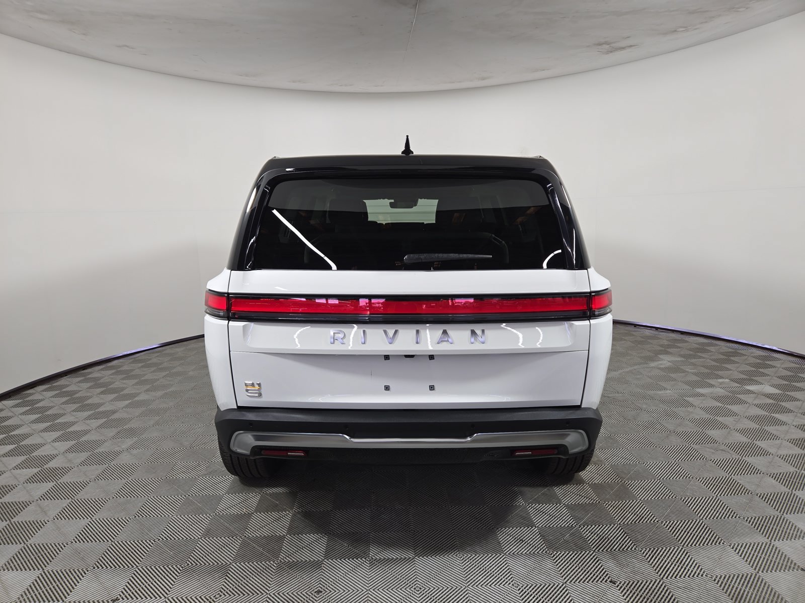 Used 2024 Rivian R1S Adventure Quad AWD/4WD image 4