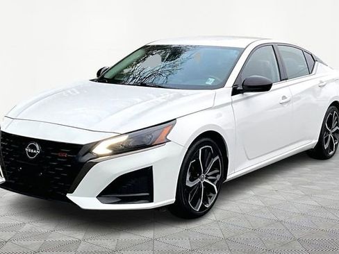 Used 2023 Nissan Altima 2.5 SR image 3