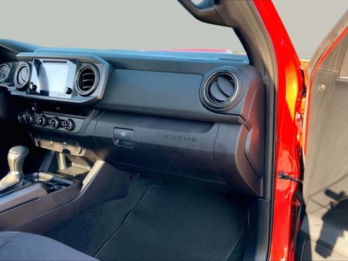 Used 2017 Toyota Tacoma TRD Sport w/ Tow Package (A/T) AWD/4WD image 18