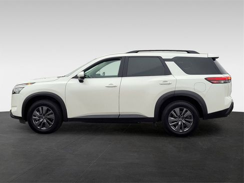 Used 2024 Nissan Pathfinder SV image 7