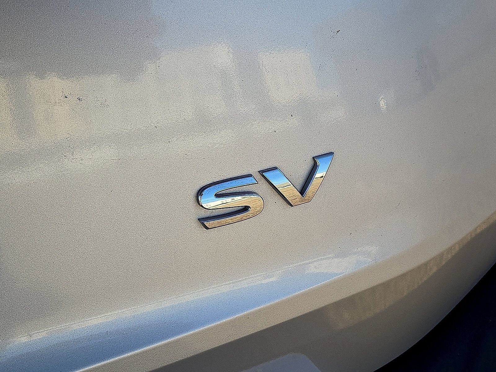 Used 2022 Nissan Rogue SV FWD image 12