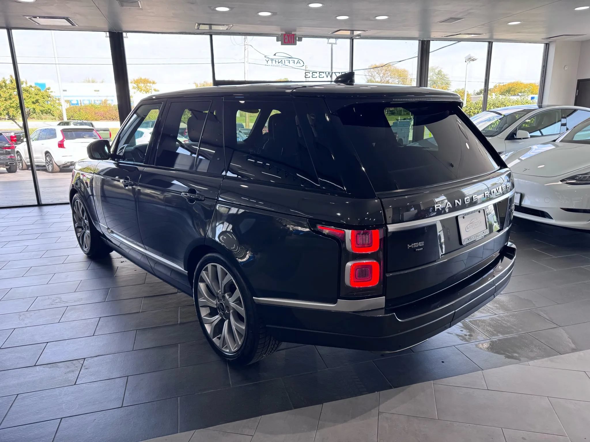 Used 2021 Land Rover Range Rover P525 Westminster Edition AWD/4WD image 3
