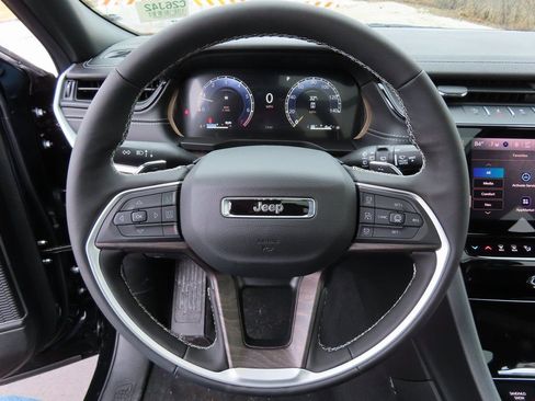 New 2026 Jeep Grand Cherokee Limited AWD/4WD image 4