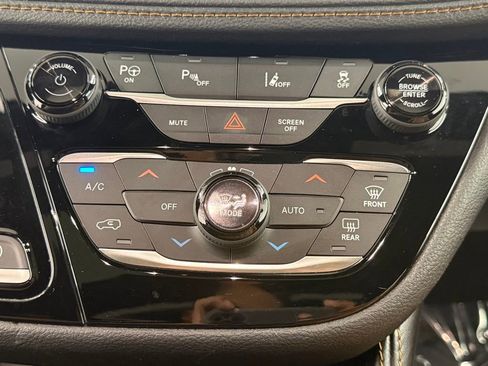 Used 2022 Chrysler Pacifica Pinnacle image 32