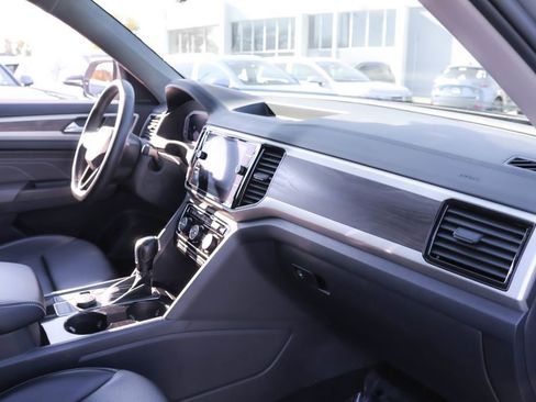 Used 2022 Volkswagen Atlas SE image 34