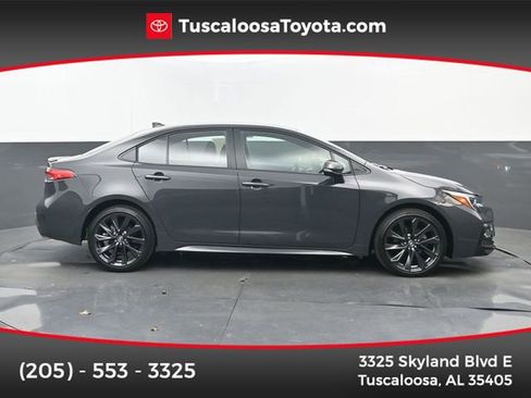 Used 2025 Toyota Corolla SE image 1