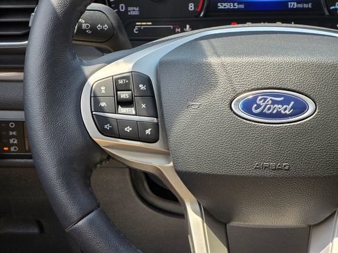 Used 2023 Ford Explorer Limited w/ Equipment Group 301A RWD image 17