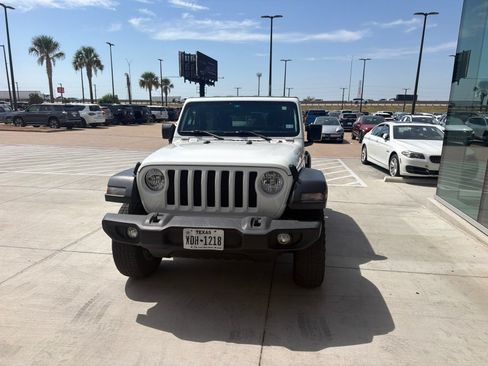 Used 2020 Jeep Wrangler Sport AWD/4WD image 2
