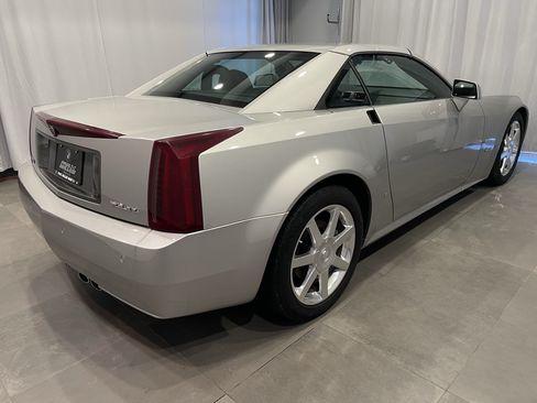 Used 2006 Cadillac XLR RWD image 6