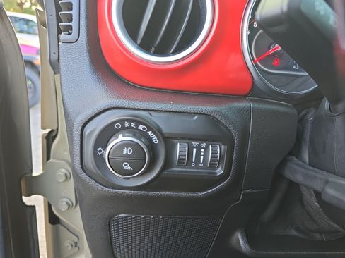 Used 2020 Jeep Gladiator Rubicon AWD/4WD image 25