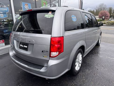Used 2019 Dodge Grand Caravan SXT image 6