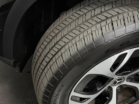 Used 2025 Mercedes-Benz GLC 350e 4MATIC image 20