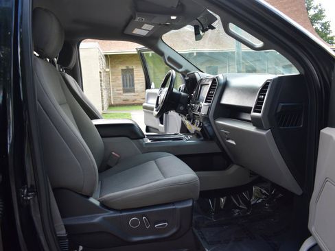 Used 2018 Ford F150 XLT w/ Equipment Group 302A Luxury AWD/4WD image 19